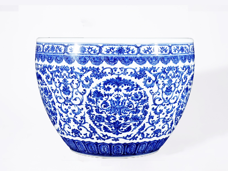 清雍正青花缠枝莲纹团花缸