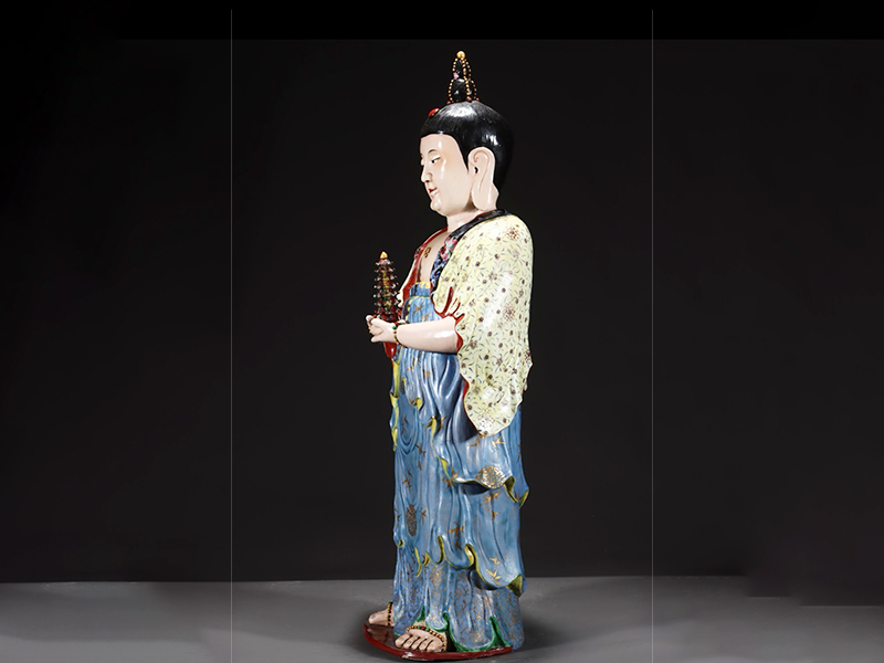 清乾隆年制粉彩三宝佛