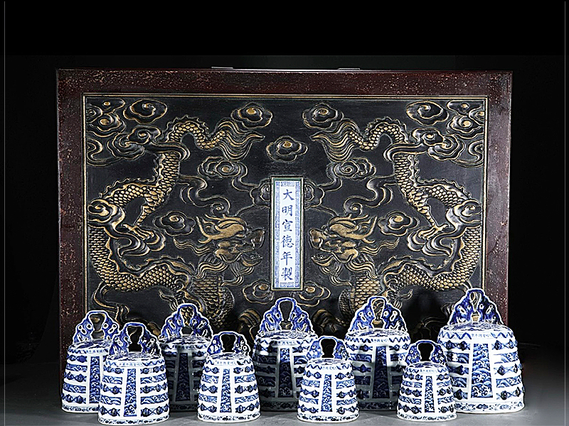 明宣德年制青花钟一套