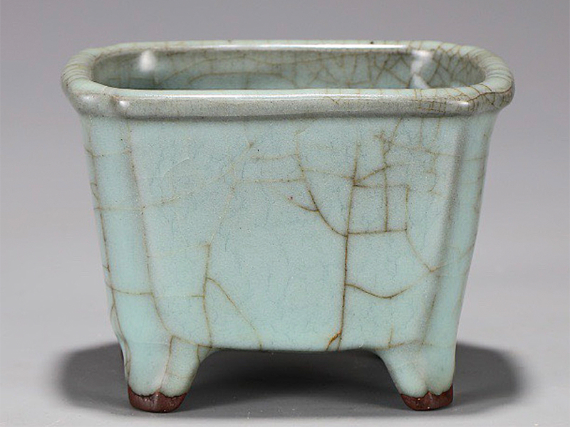 南宋 官窑青釉四方盆洗