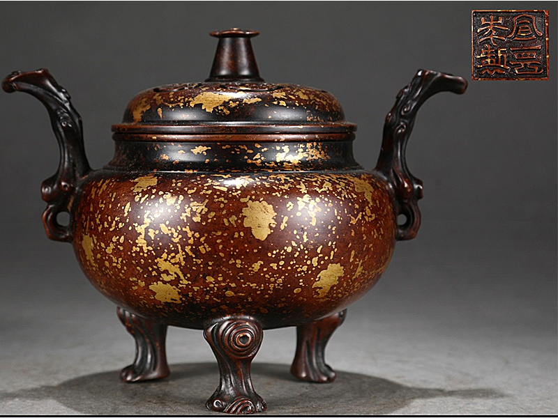 明 精铸紫铜胎点金洒金树根耳熏炉