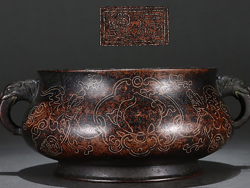 明 精铸紫铜胎错银丝蝙蝠团寿纹龙首耳炉