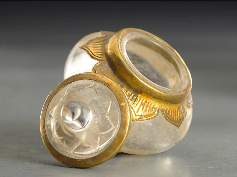 清 水晶包金舍利函