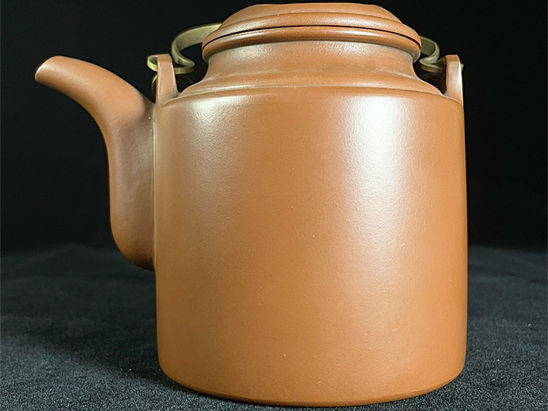  顾景舟款 牛盖洋桶壶