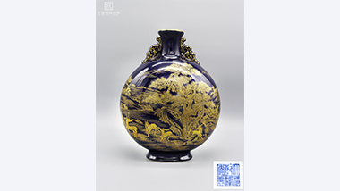 清乾隆霁蓝釉描金百鹿图双耳扁瓶：盛世瓷韵，稀世之珍
