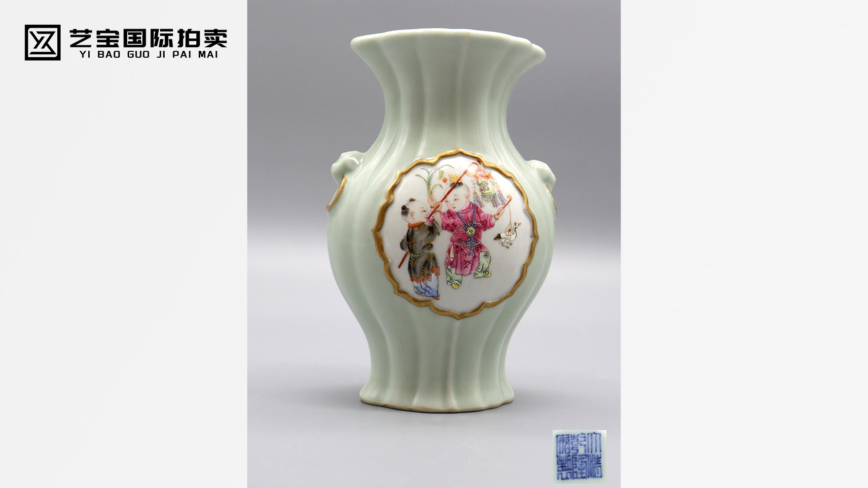 乾隆遗珍，瓷韵流芳——清乾隆豆青釉开光粉彩人物纹象耳瓶