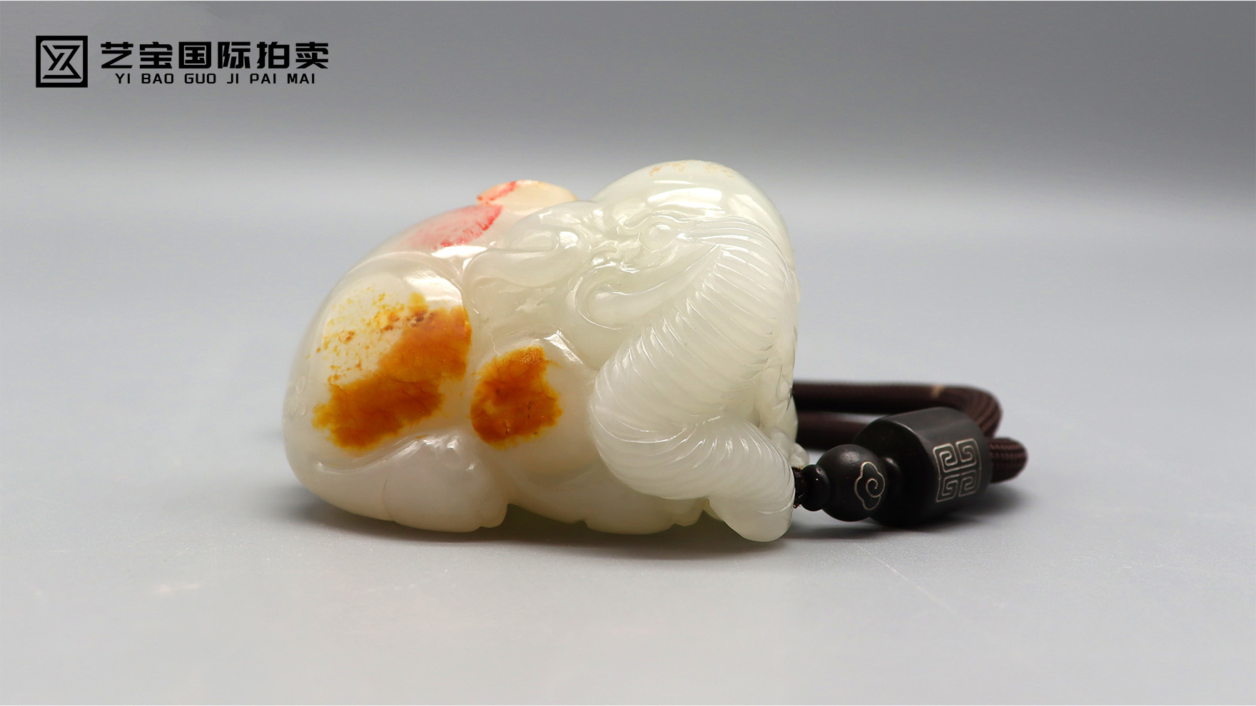 和田玉籽料雕象把件：玉润象灵，握尽岁月祥瑞情