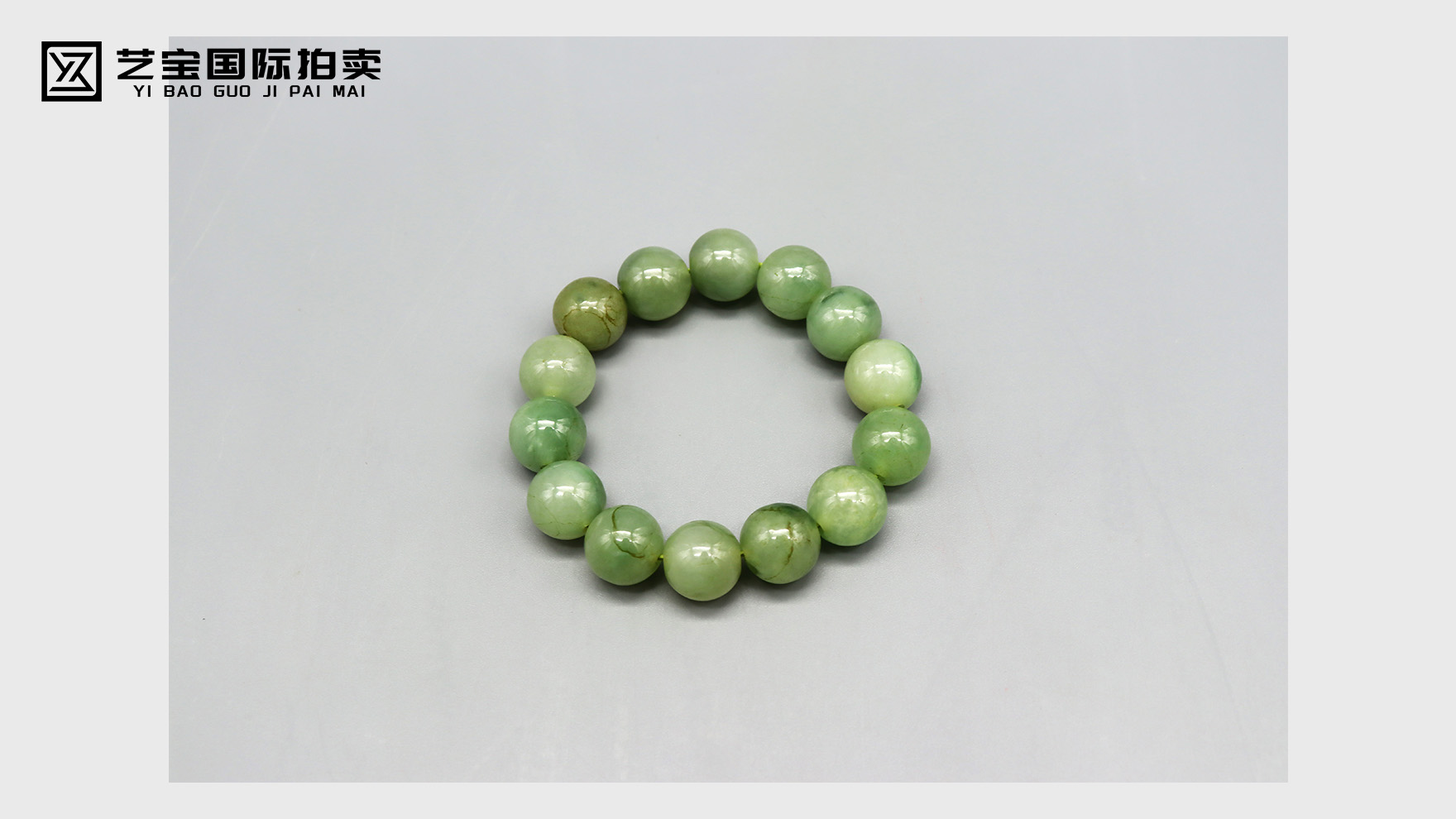 腕间藏翠，一串翡翠手串的东方浪漫