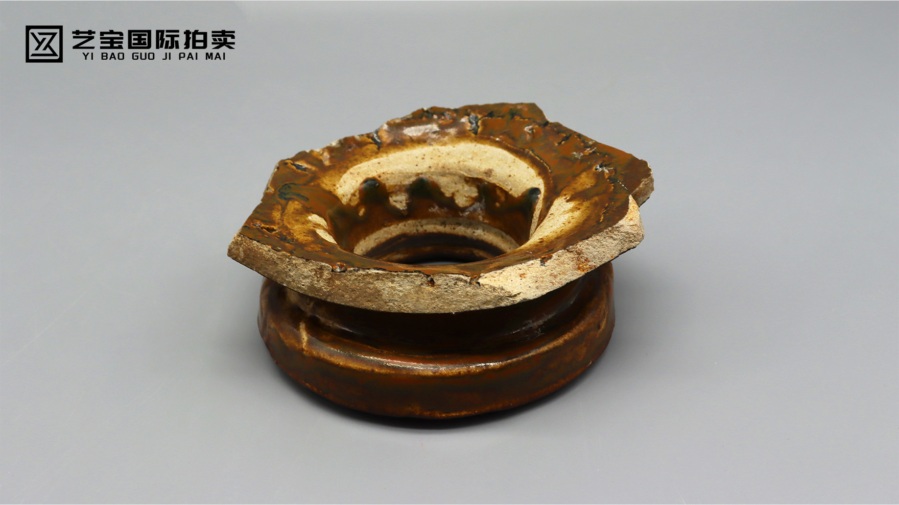 唐代花瓷器座残件：穿越千年，邂逅盛唐遗珍