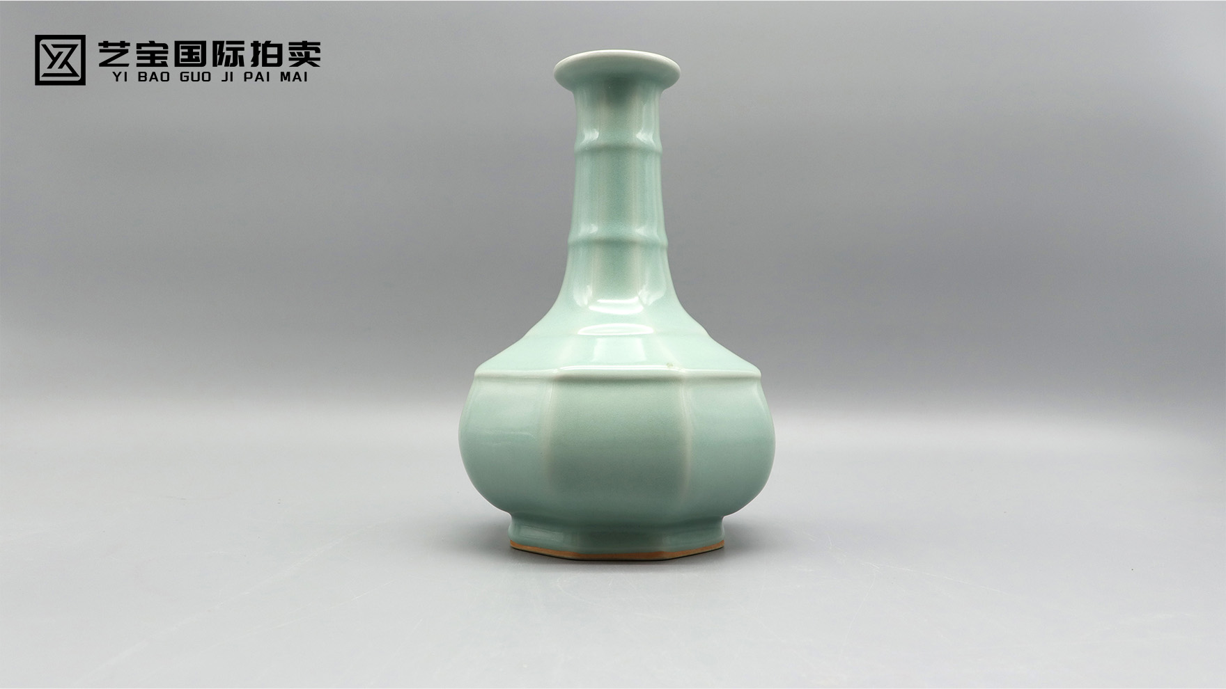 天青竹八方竹节瓶：青瓷雅韵，镌刻时光的绝世孤品