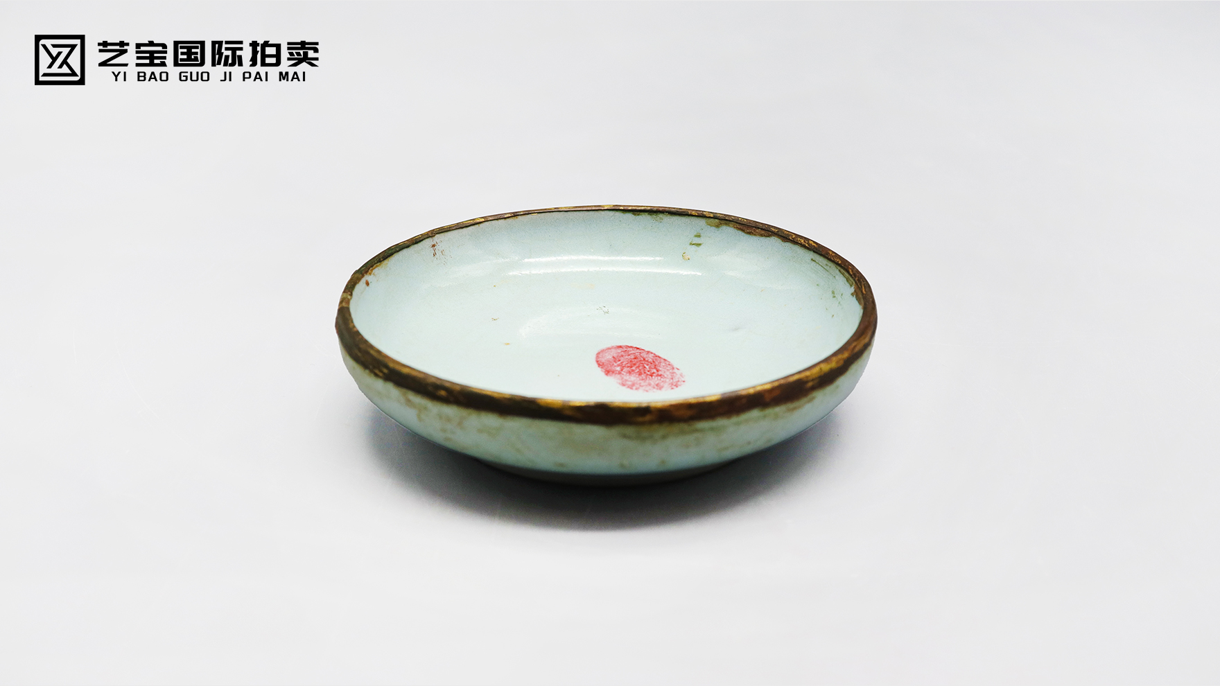 汝窑天青釉鎏金圆洗：天青雅韵与鎏金风华的邂逅