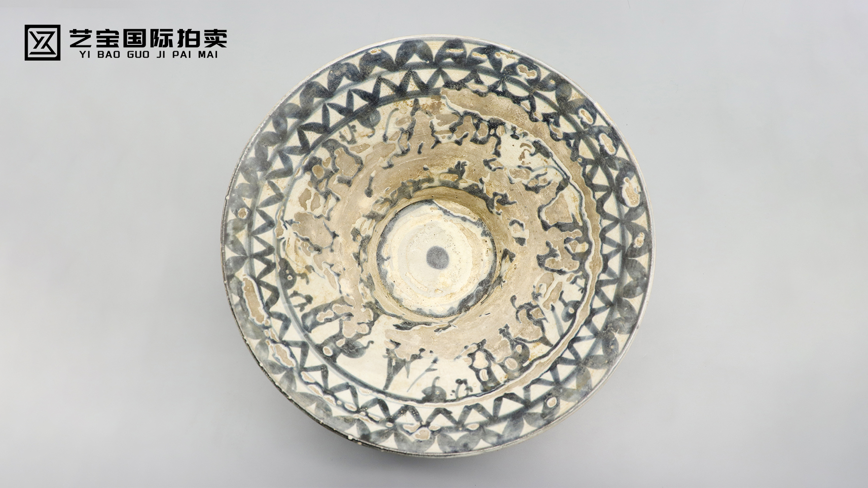 天地之中：一只磁州窑褐彩斗笠碗的美学独白