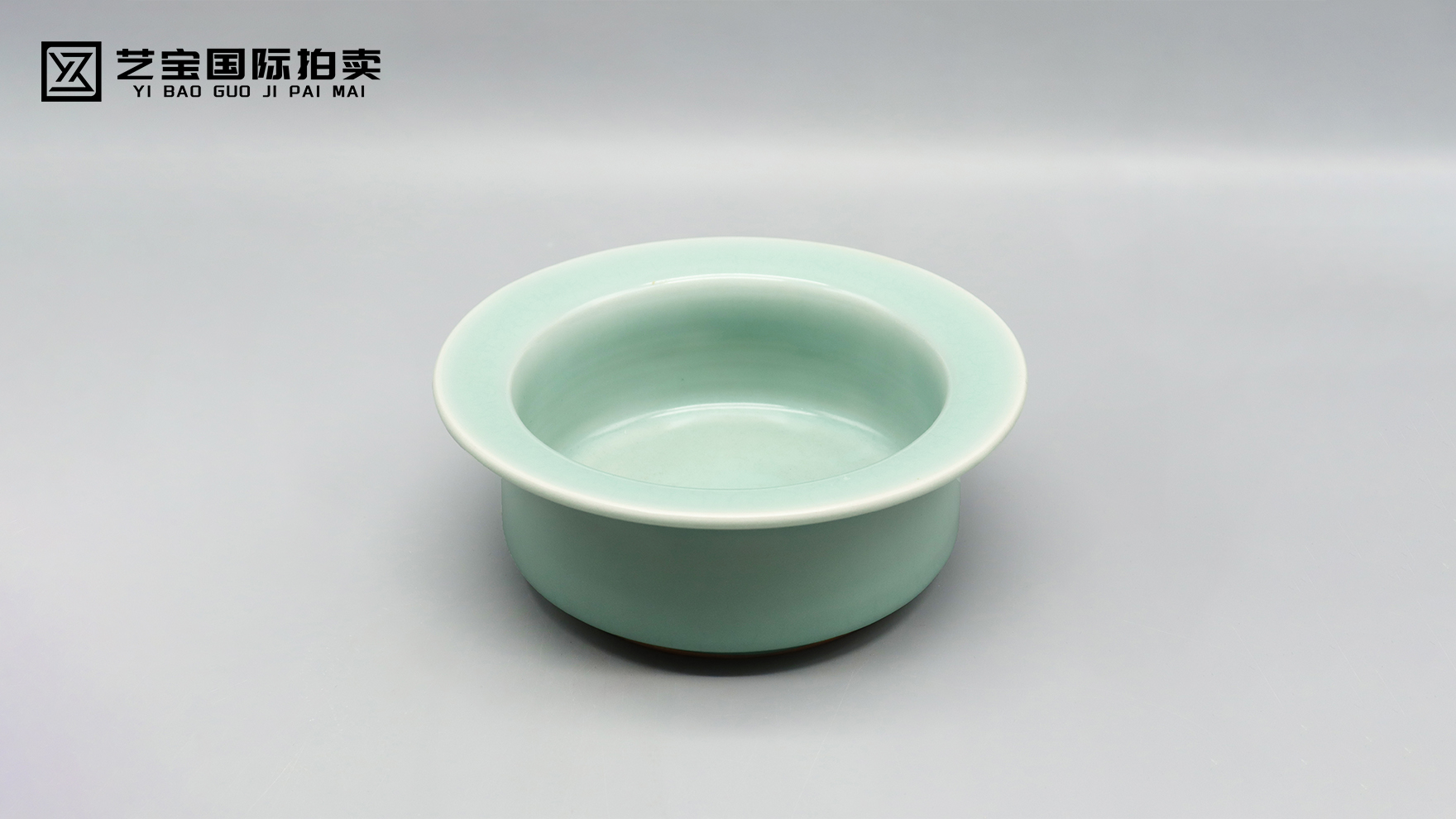 春涧松风，一炉青釉：龙泉窑香炉里的宋式清欢