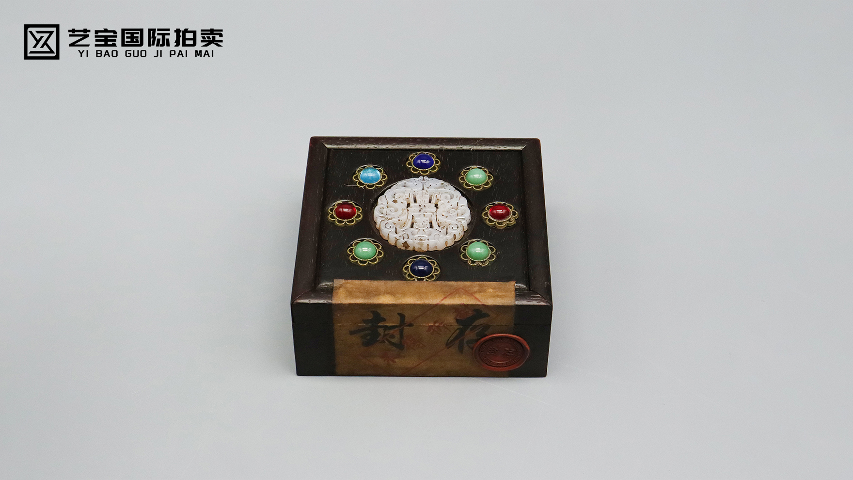 藏式寿纹机关盒：藏在木与玉里的祝福与巧思