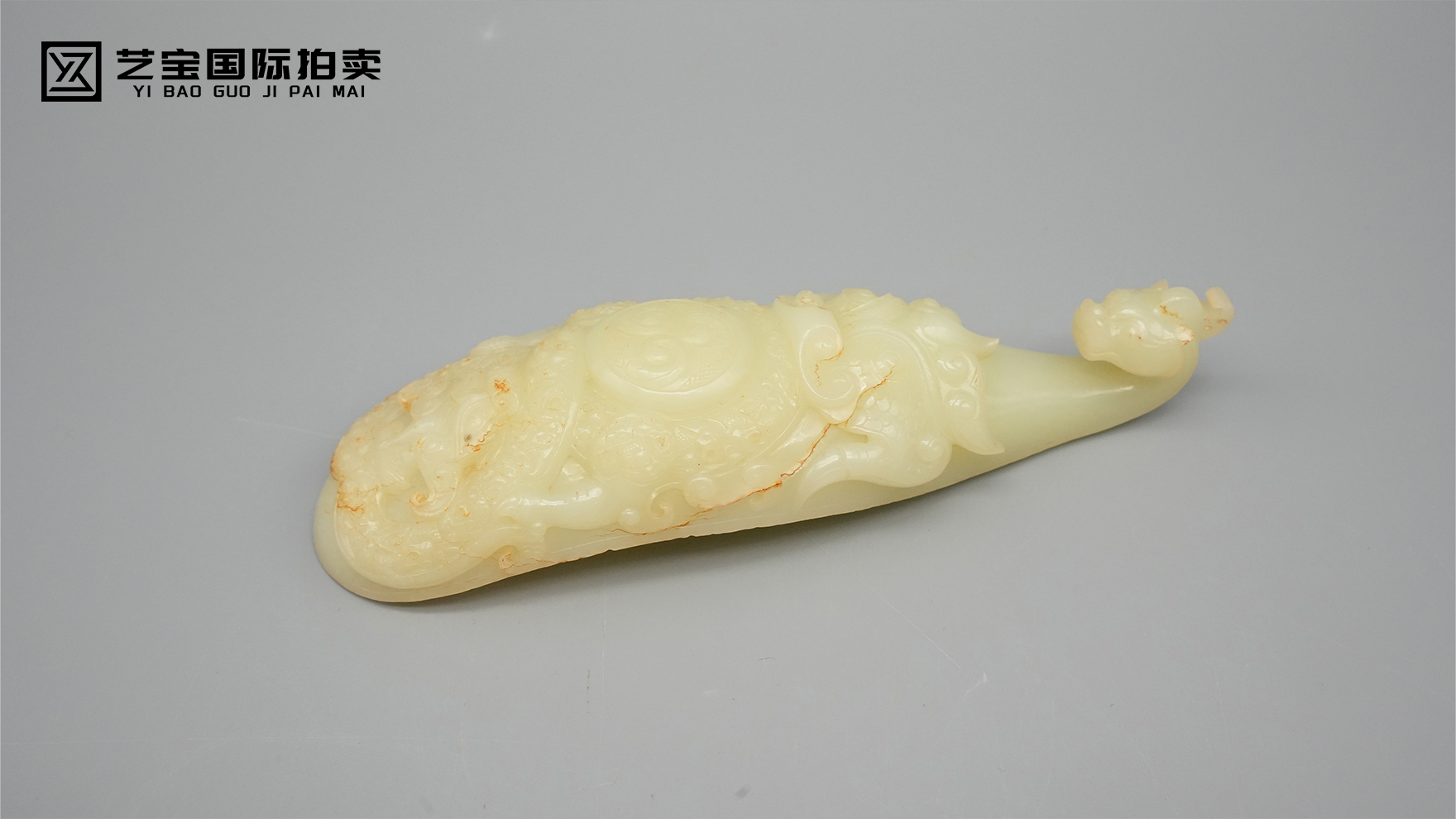 钩沉千年：战汉玉带钩的匠心与风骨