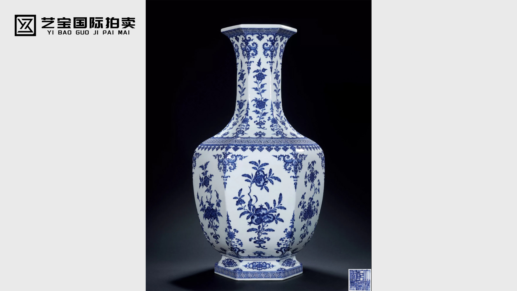 清乾隆 青花折枝花果六方大瓶