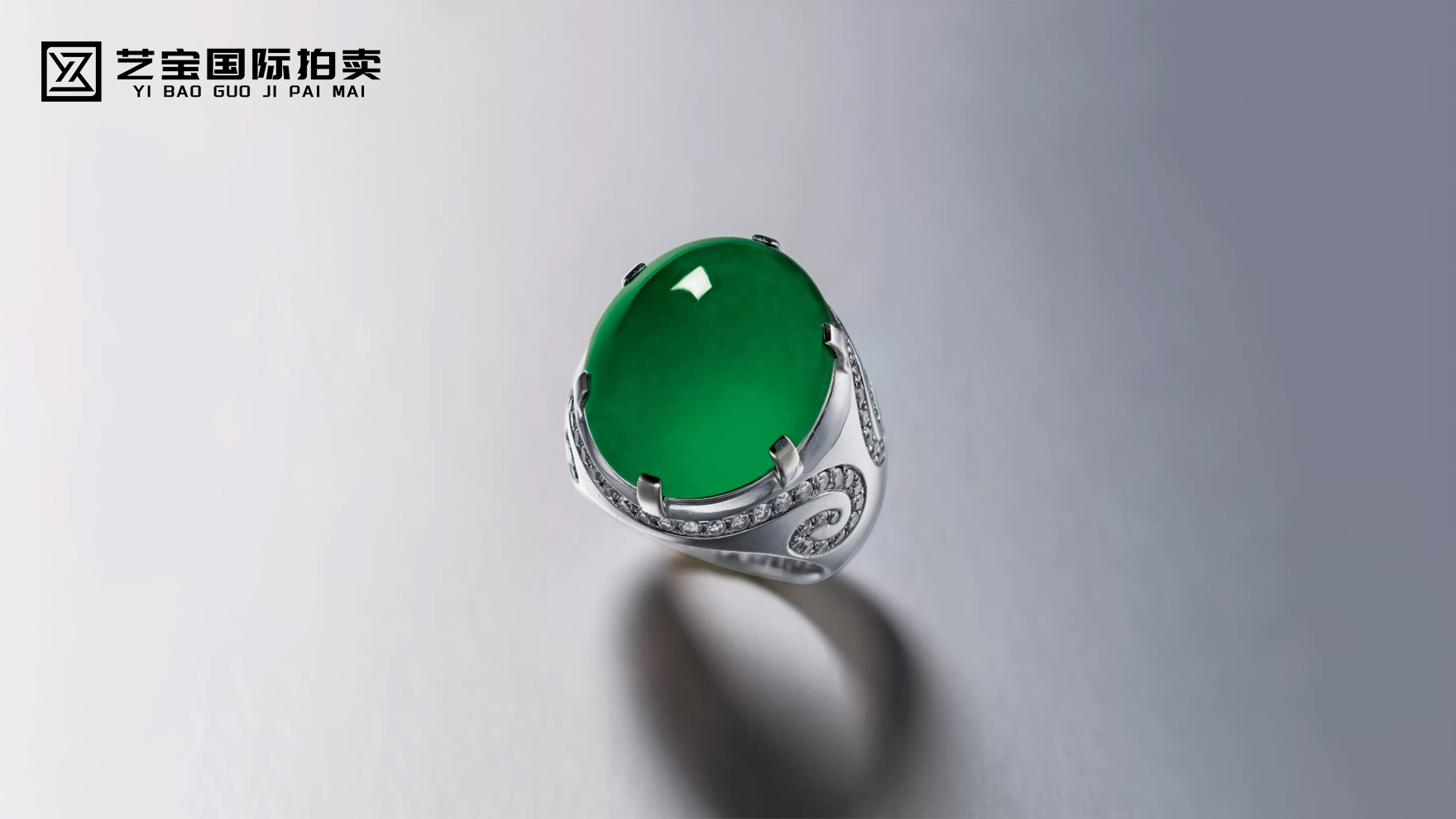 天然翡翠戒指（镶钻）