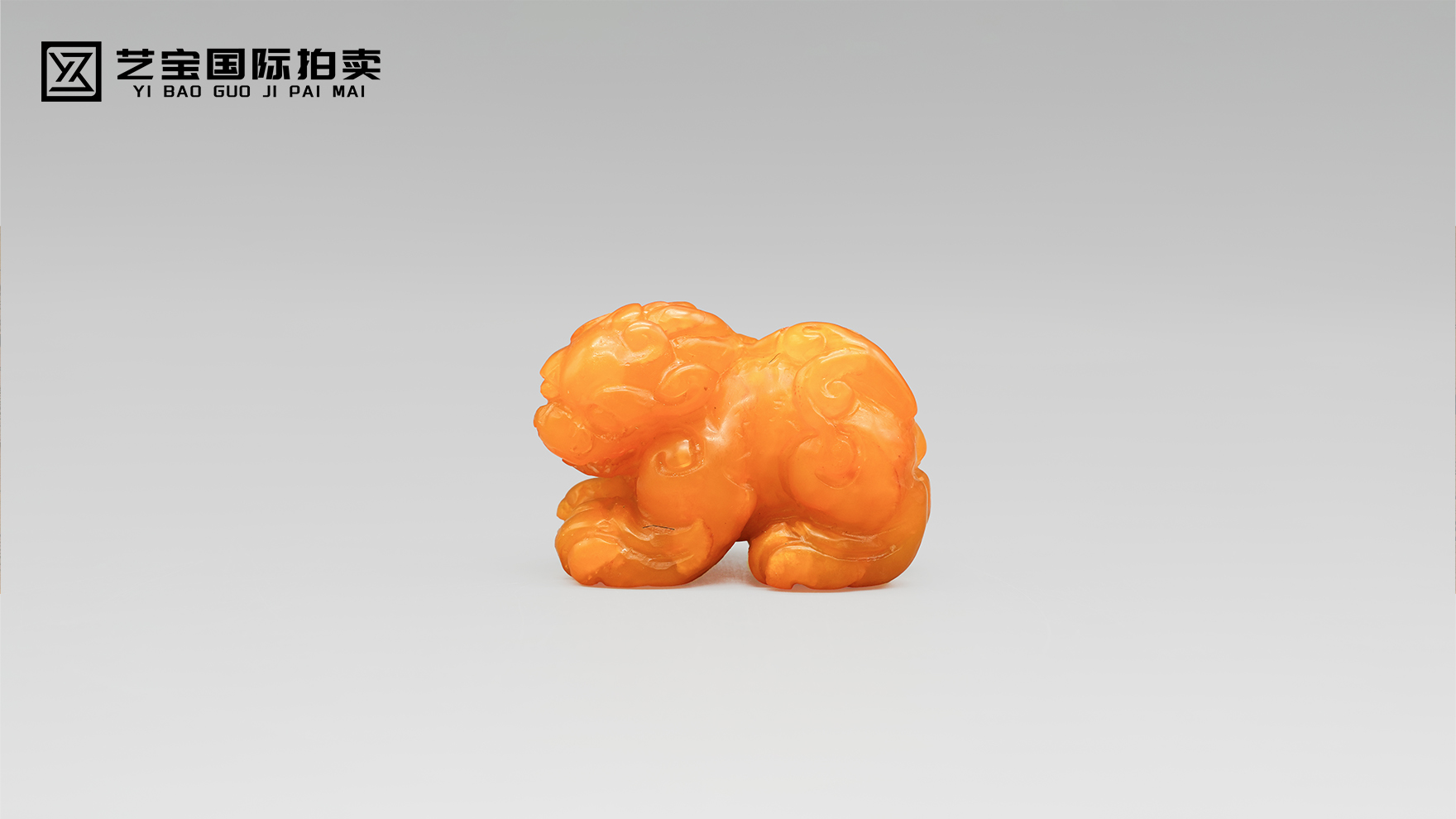 冰铁啄瑞 冻石凝温——王大炘 田黄冻雕刻瑞兽摆件