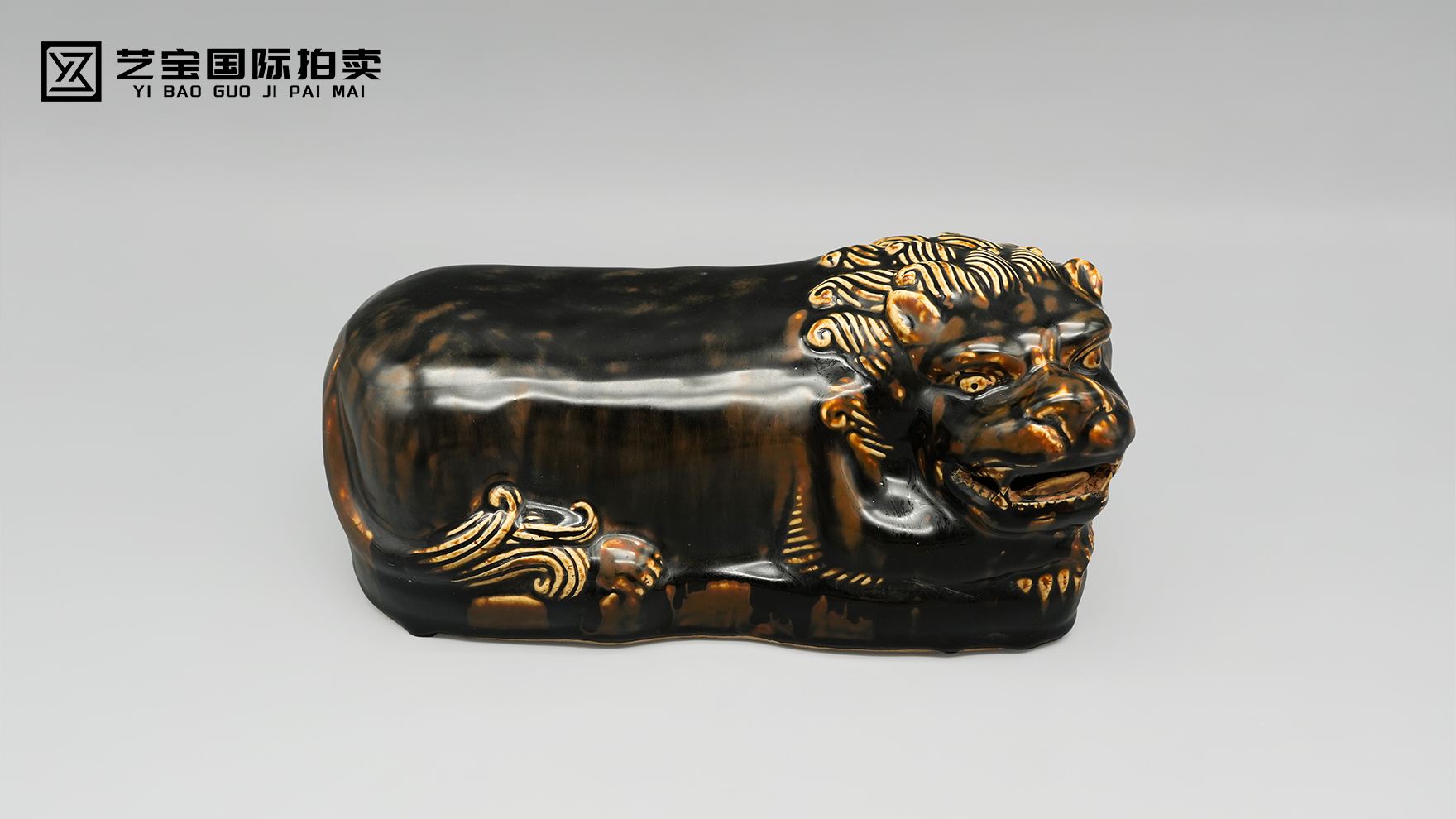 黑定狮枕