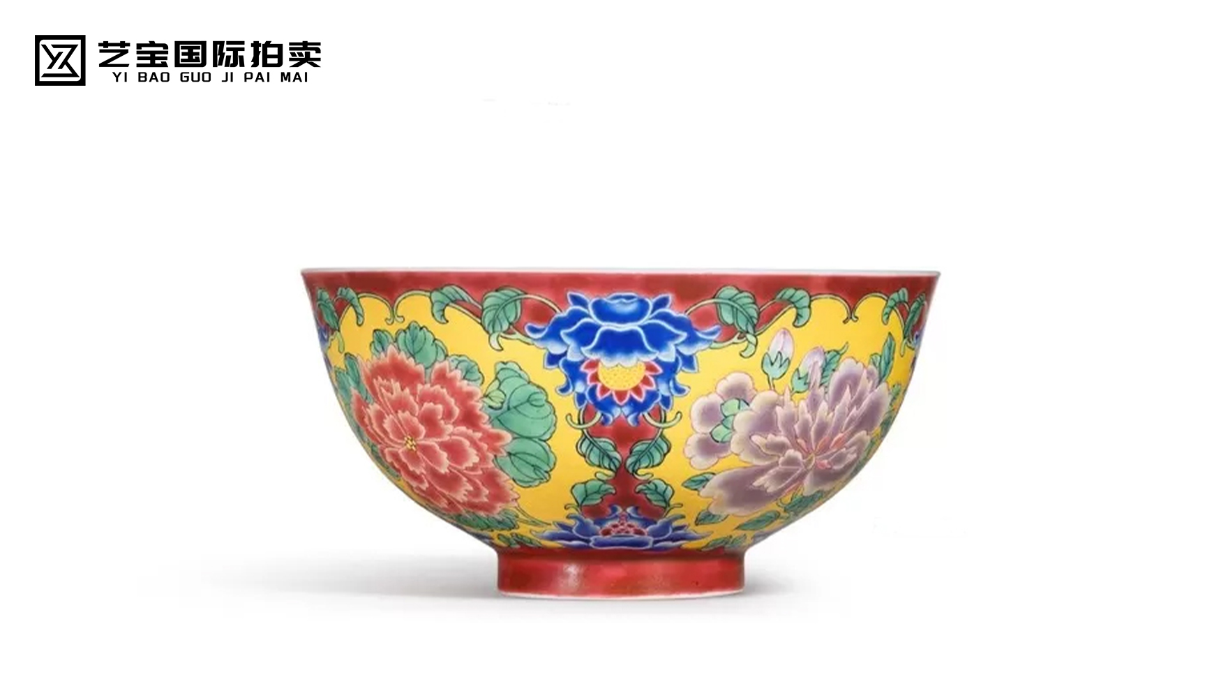 康熙珐琅彩胭脂紫地开光花卉纹盌