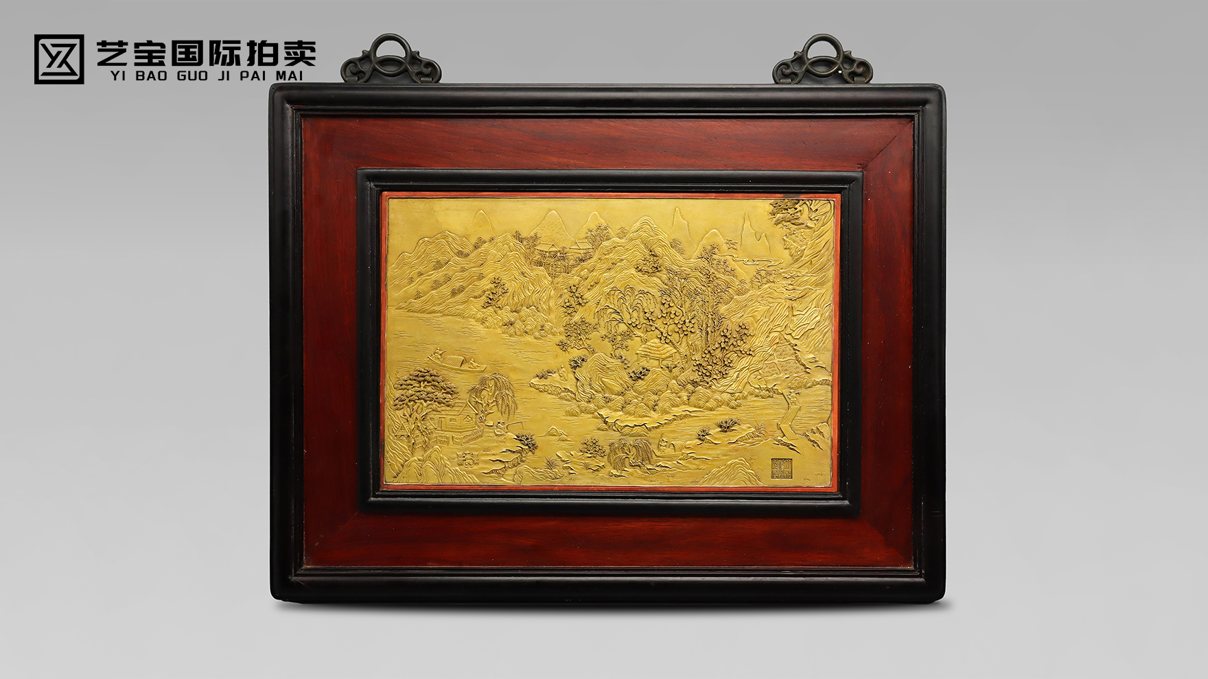 乾隆堆塑山水描金瓷板画