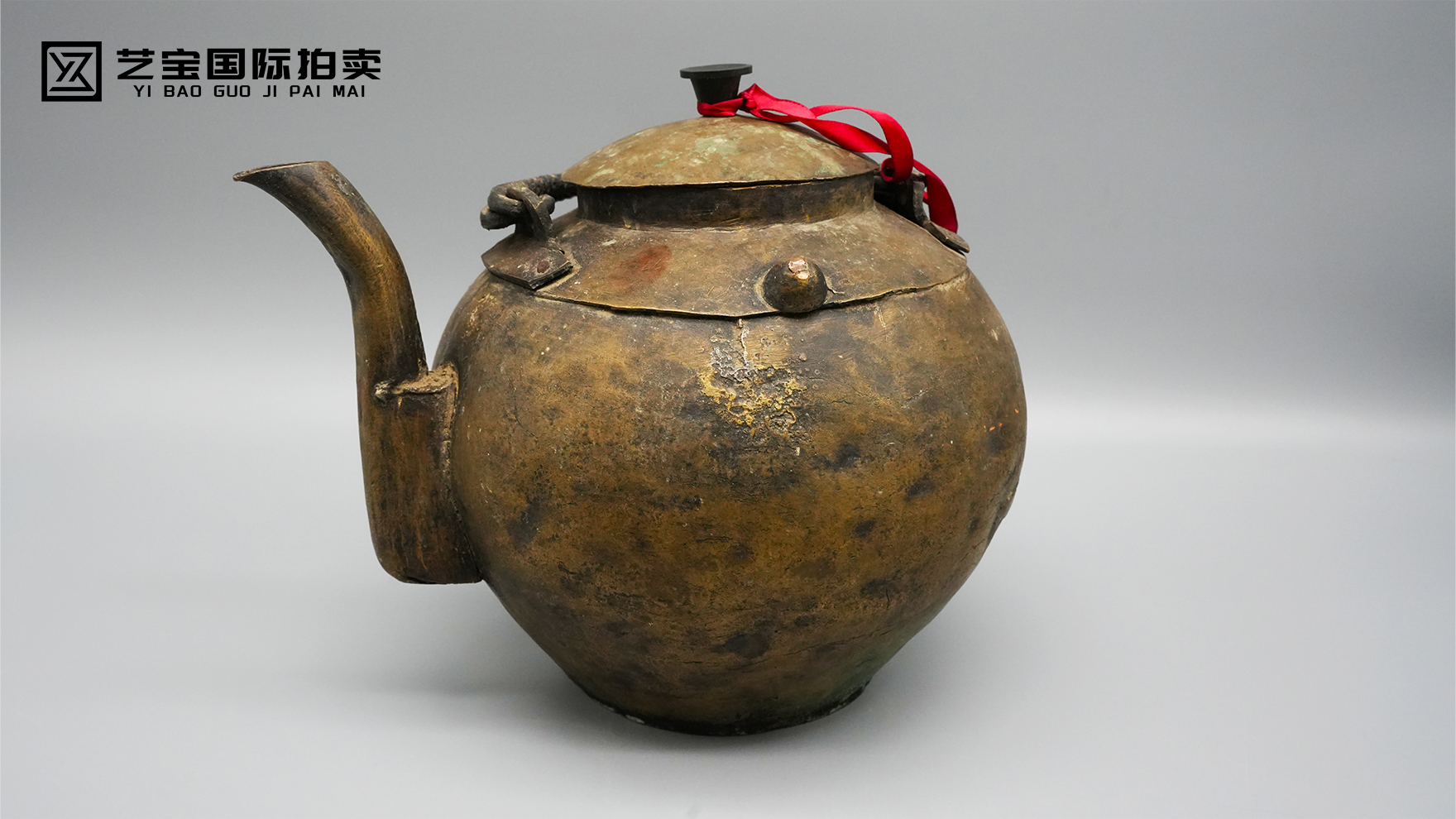 中期铜鎏金提梁壶