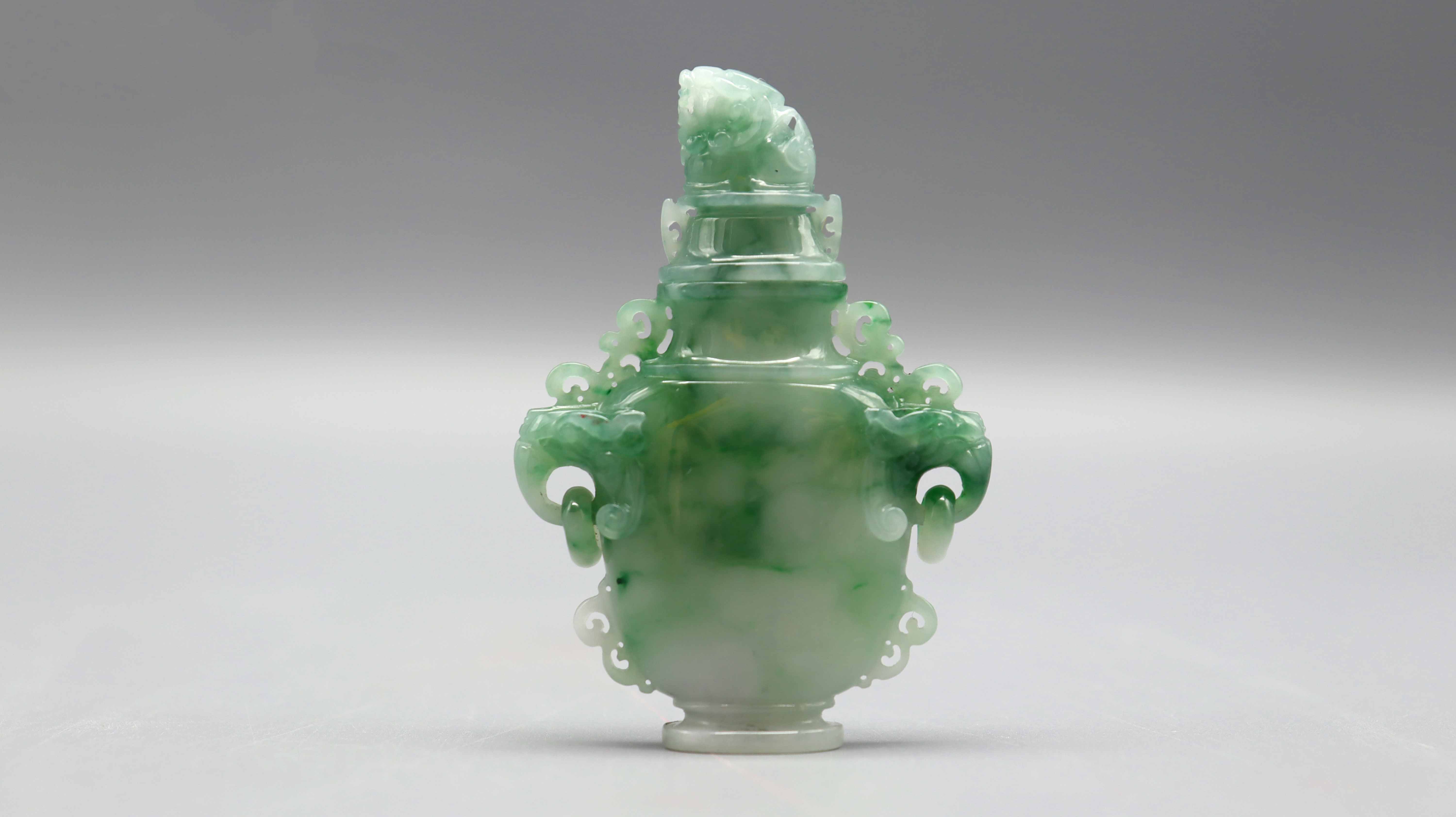 近代 翡翠宝瓶雕件 精品.jpg