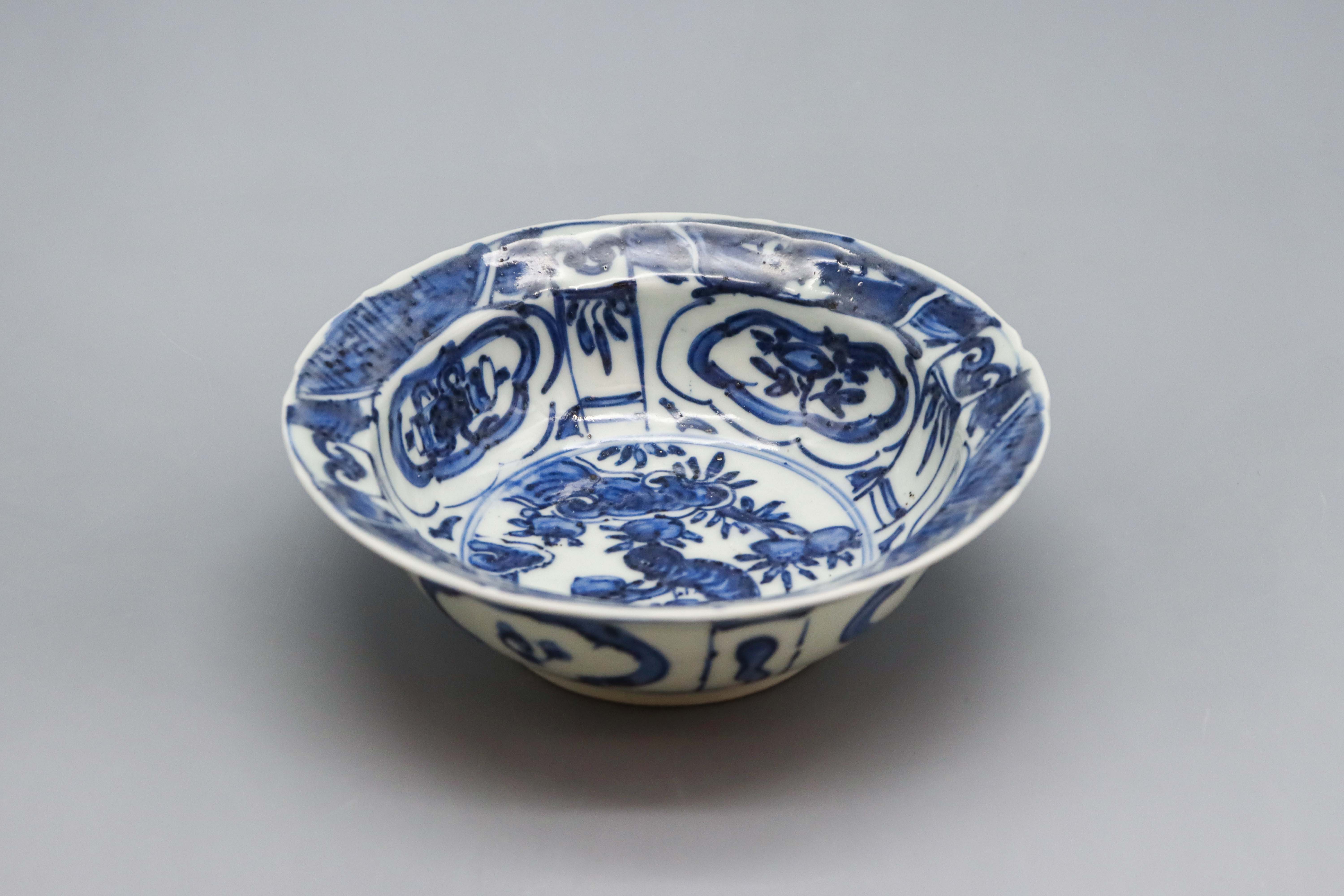 1112-明代万历风格青花献寿图碗-薛彤.jpg