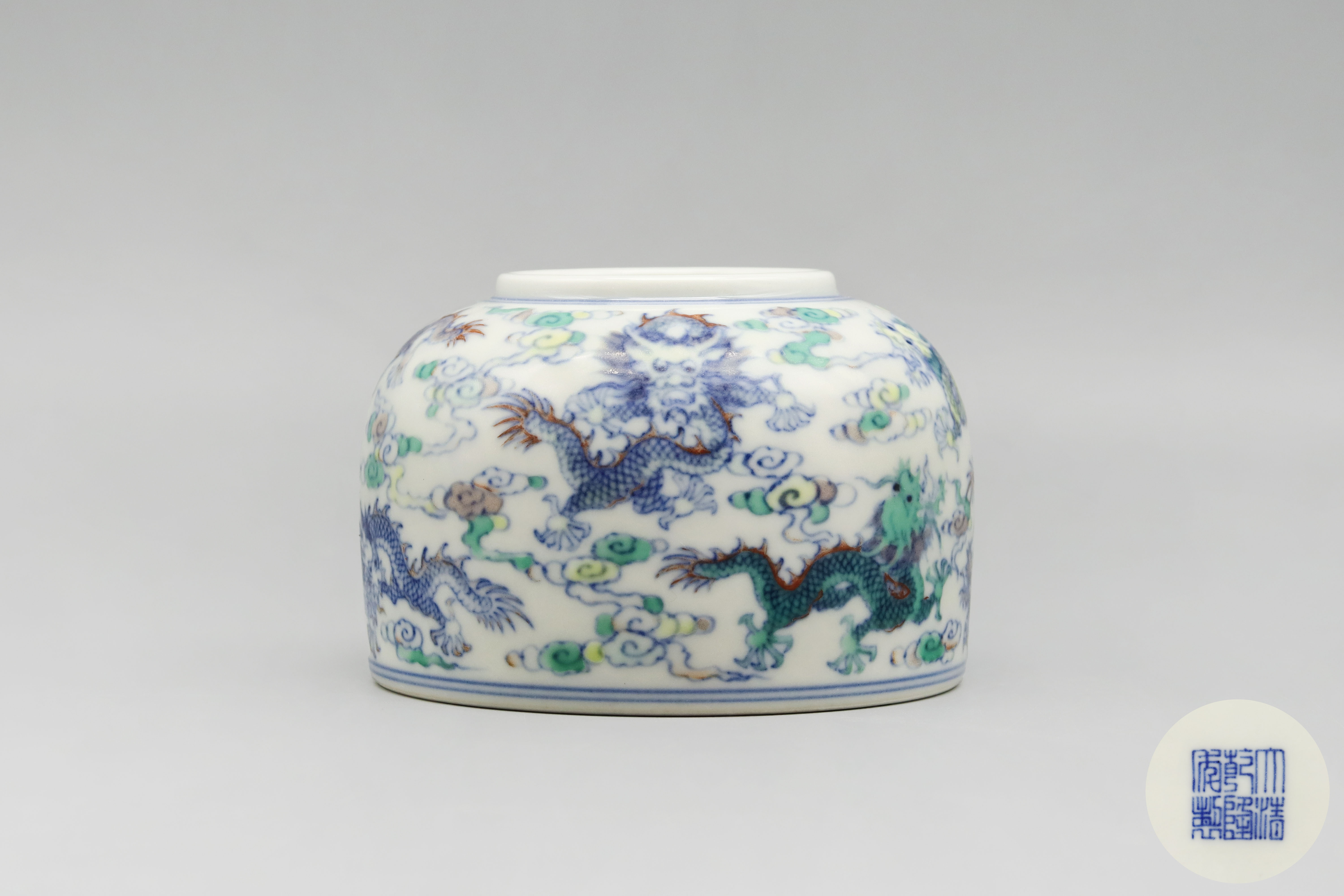1203-大清乾隆年制斗彩龙纹罐-邹庆红.jpg