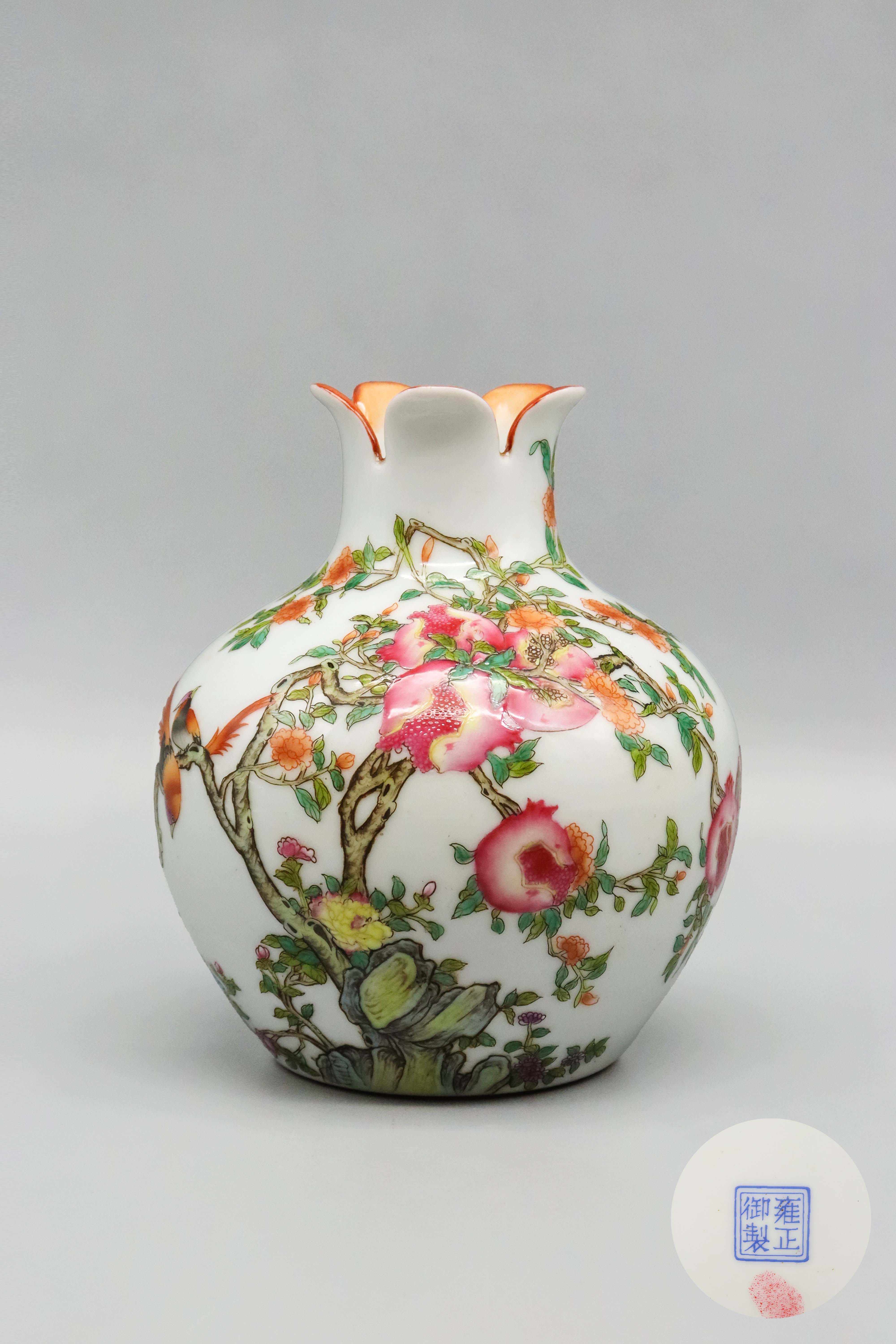 1124-清雍正珐琅彩花鸟纹石榴尊-周涛.jpg