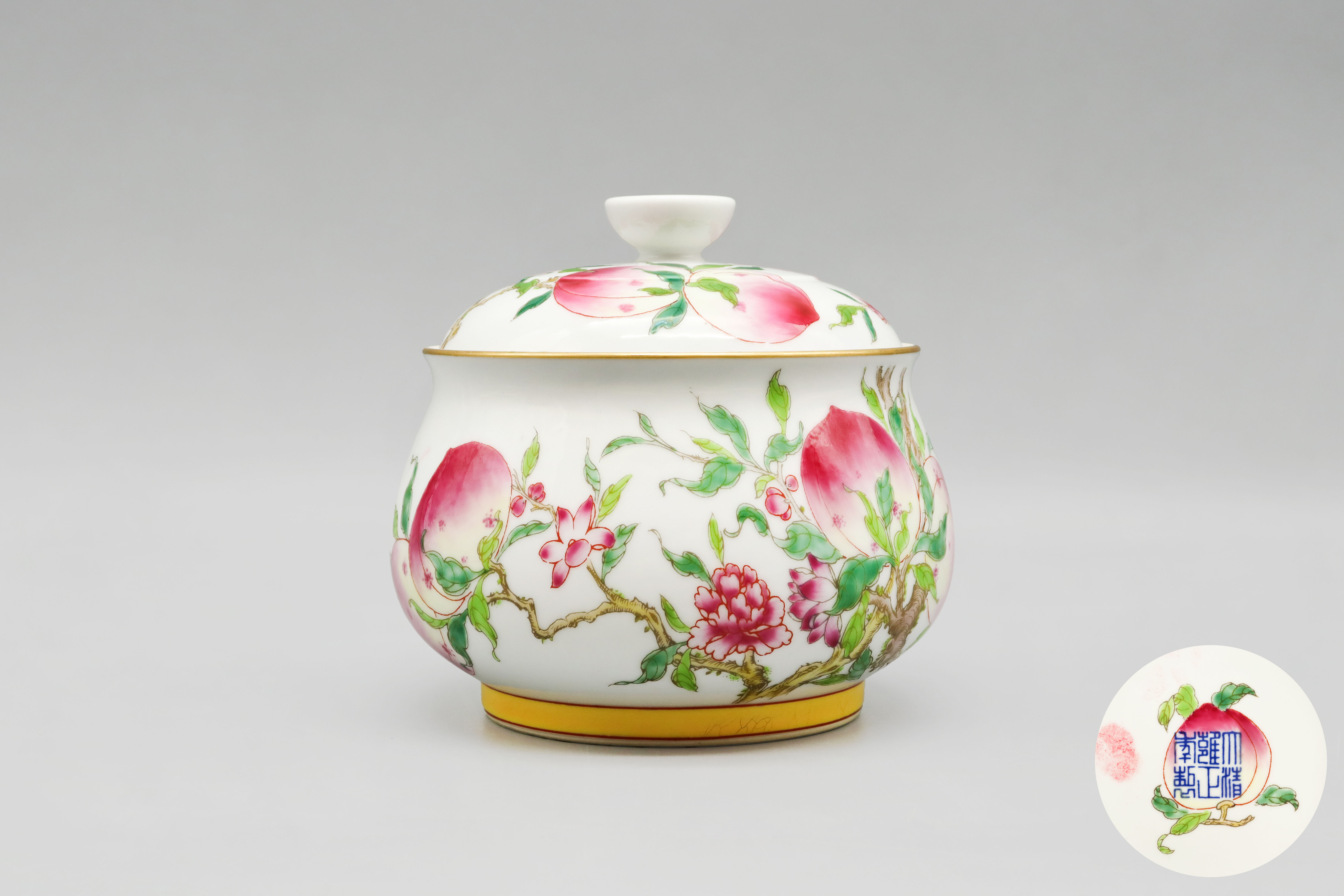 1208-粉彩九桃纹盖罐-冯杏.jpg