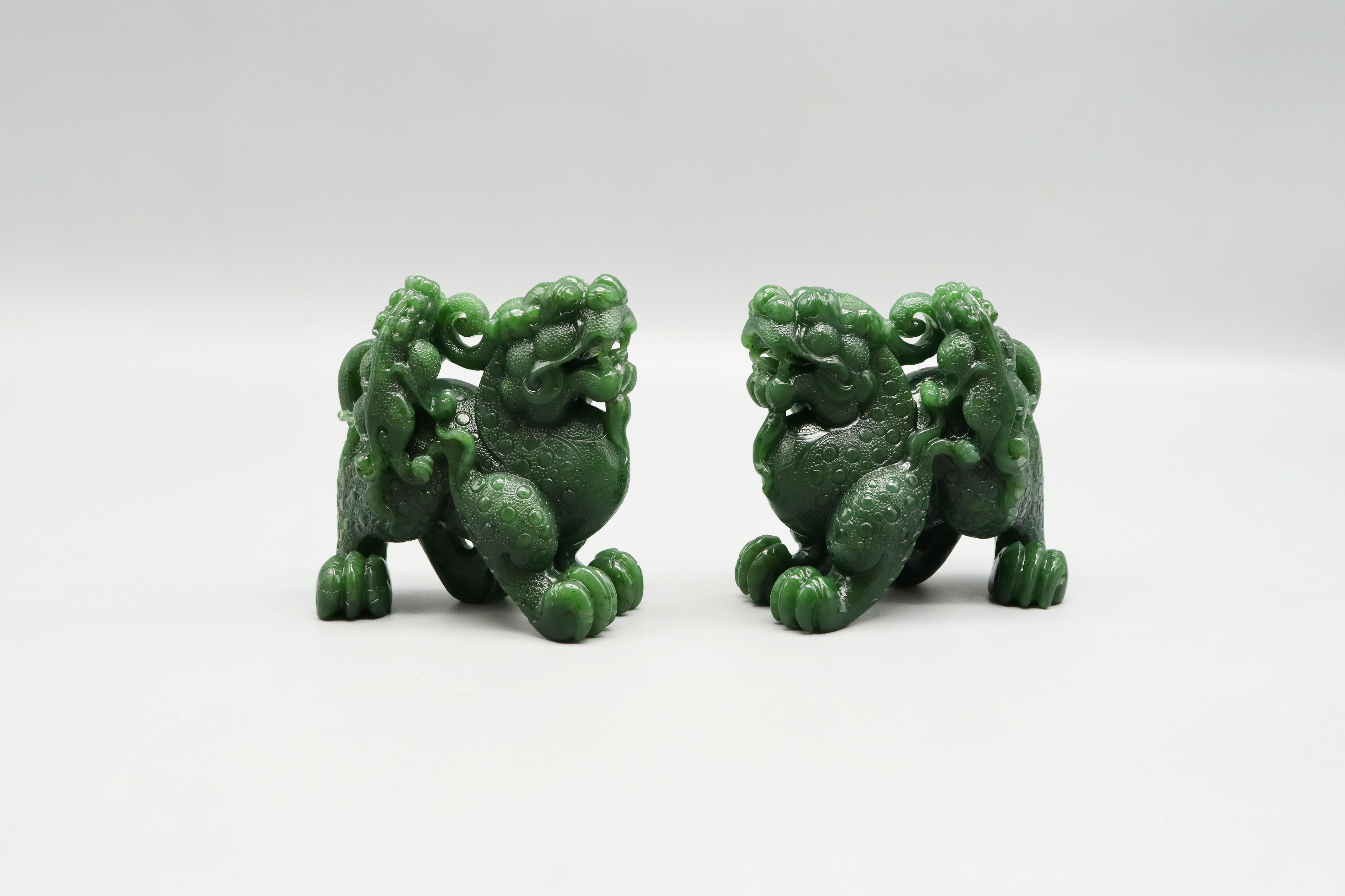 1210-和田碧玉麒麟摆件一对-陈瑞萍.jpg