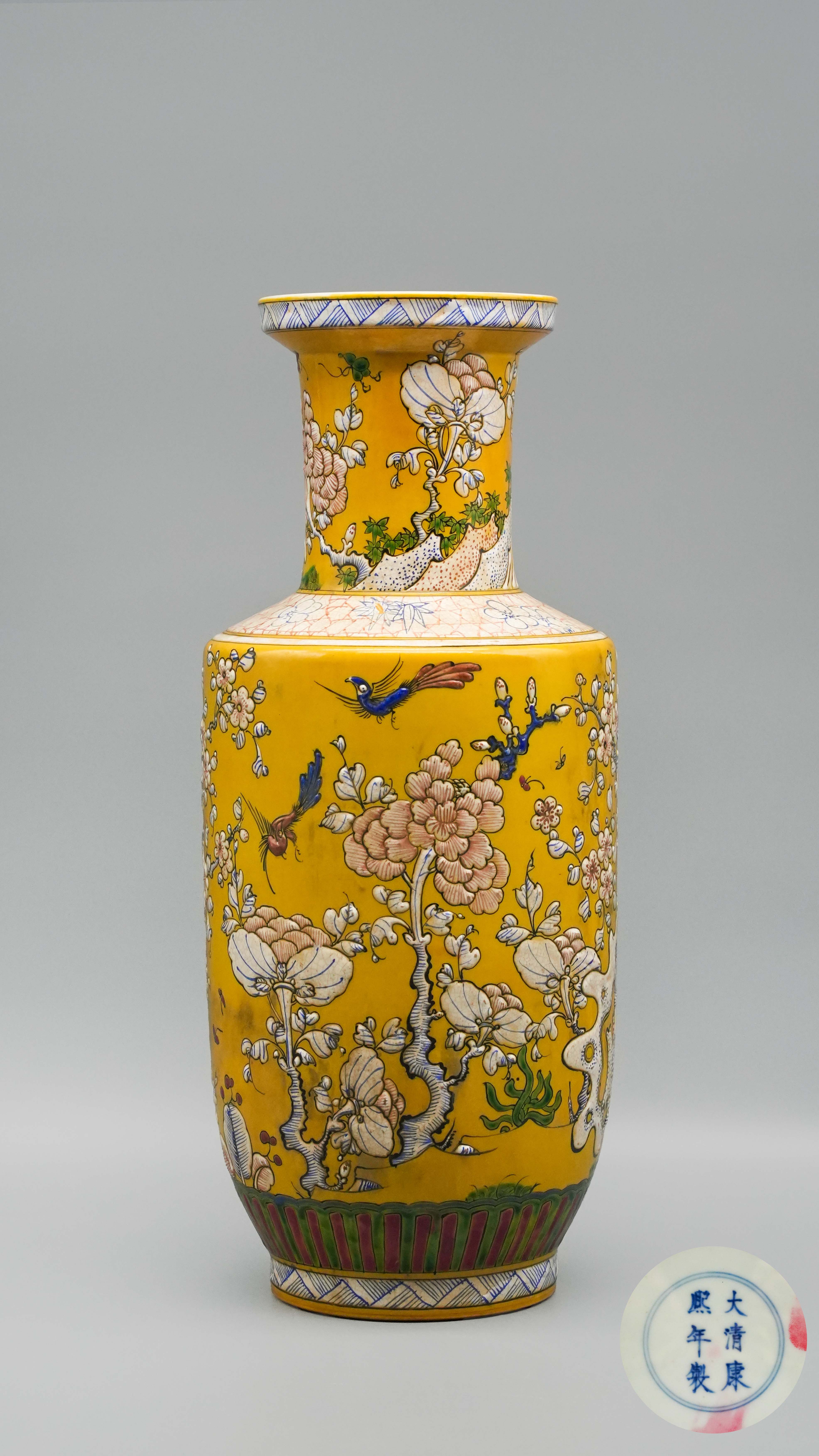 1222-清康熙黄地粉彩通景洞石花鸟纹棒槌瓶-袁静.jpg