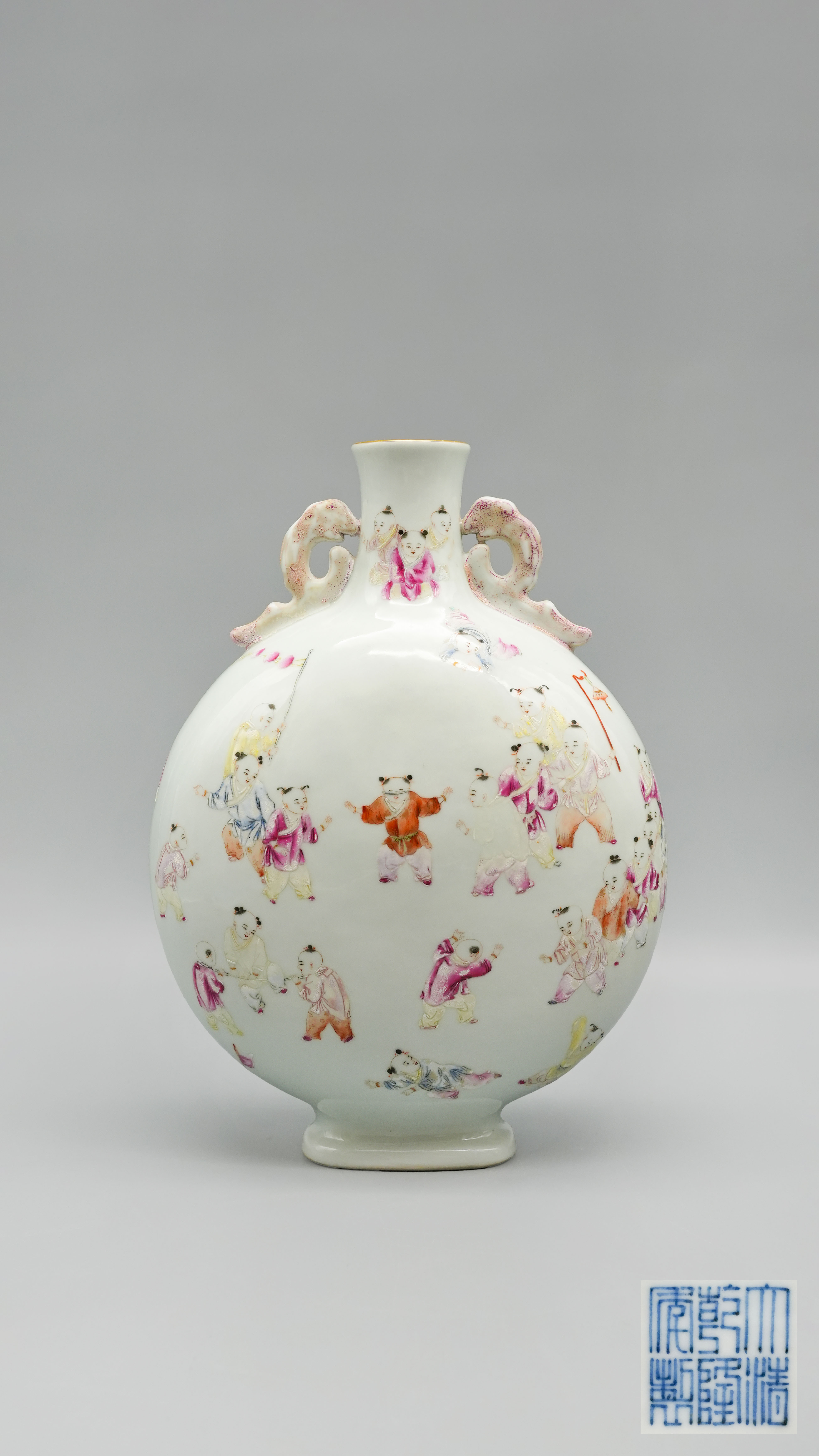 0130-乾隆粉彩百字闹春图双螭耳扁瓶-高翔.jpg