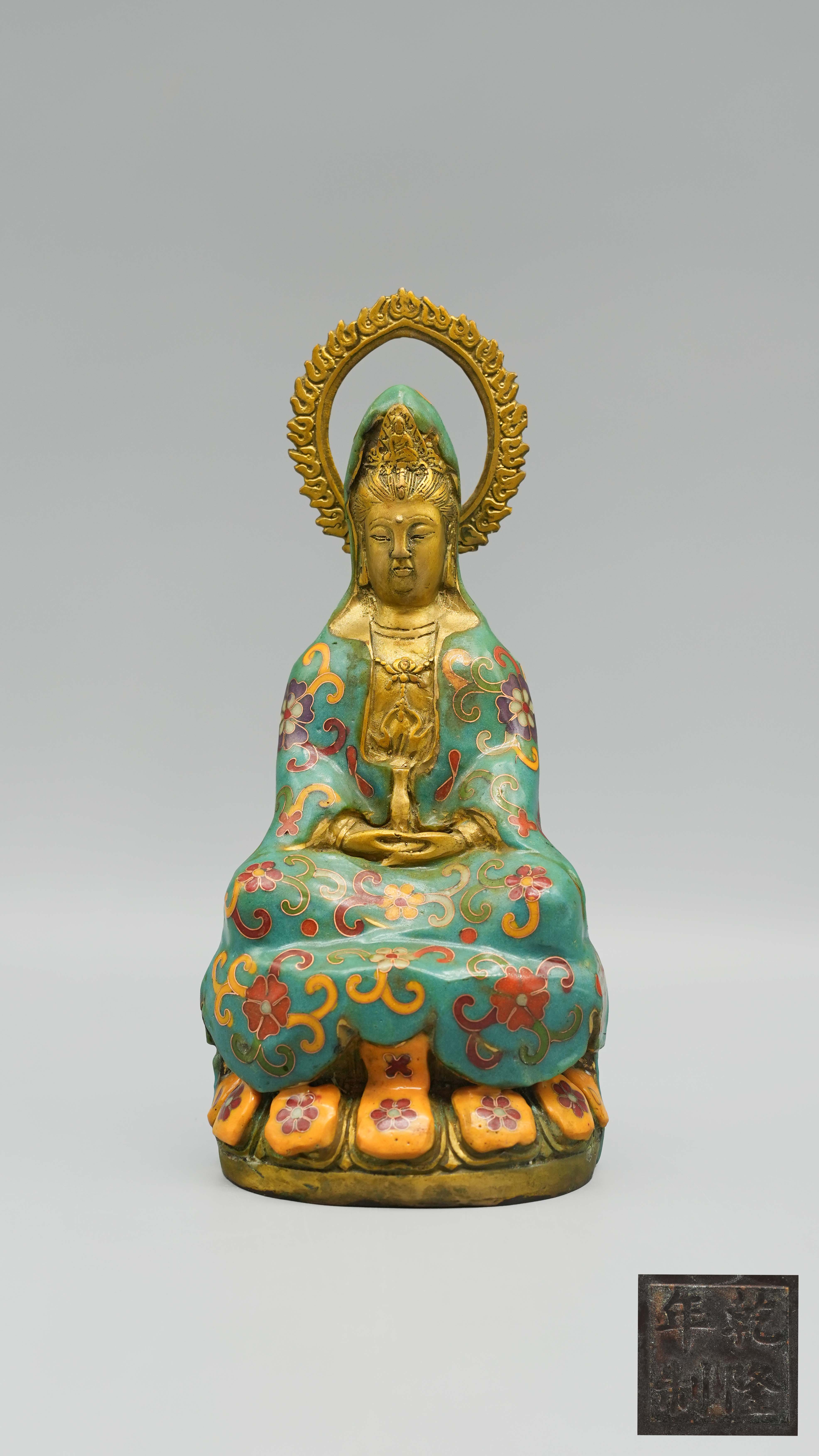 0306-乾隆铜胎掐丝珐琅花卉纹观音坐像-何海斌.jpg