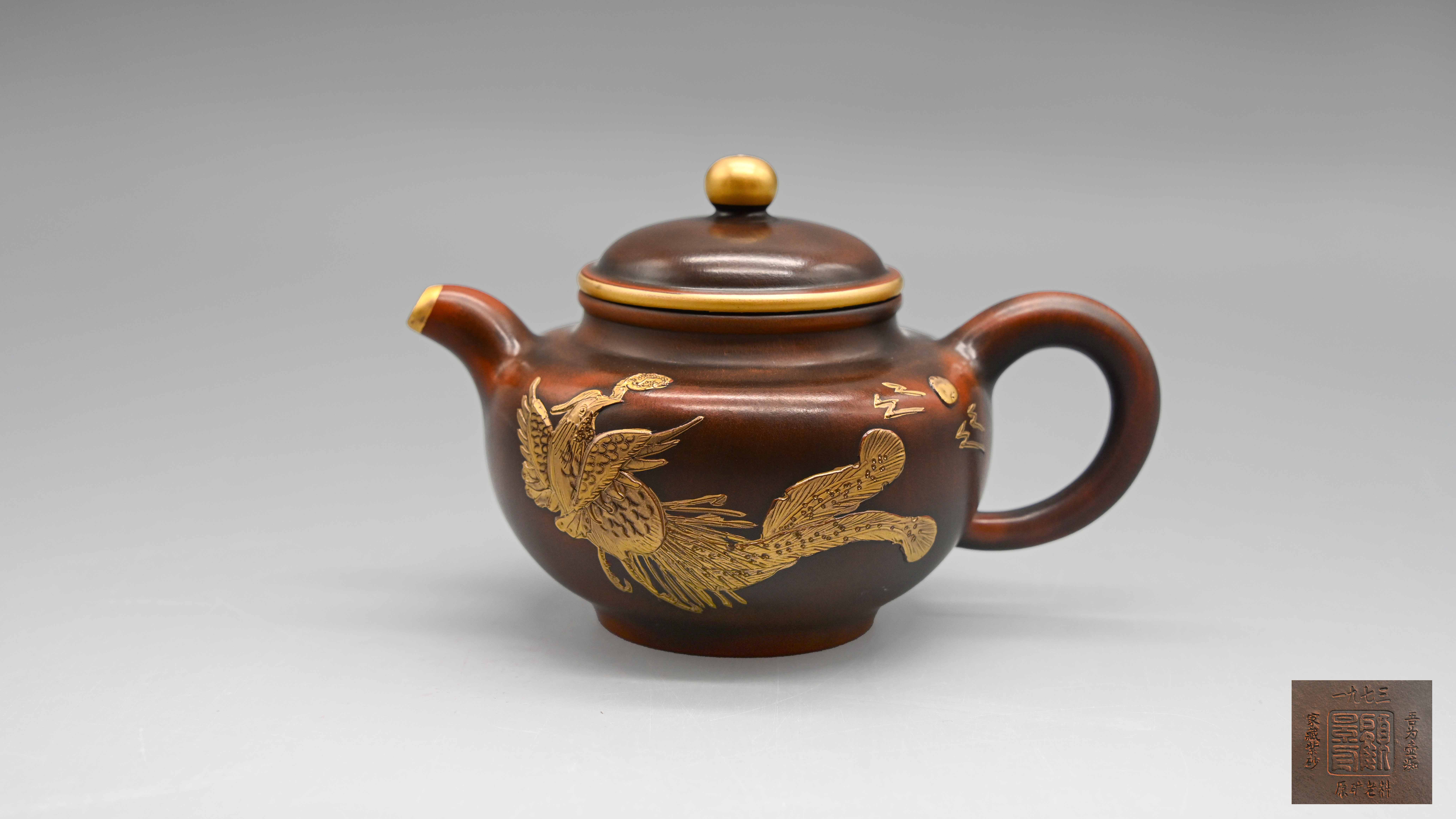 0615-顾景舟制描金包边圆壶-吴应龙.jpg