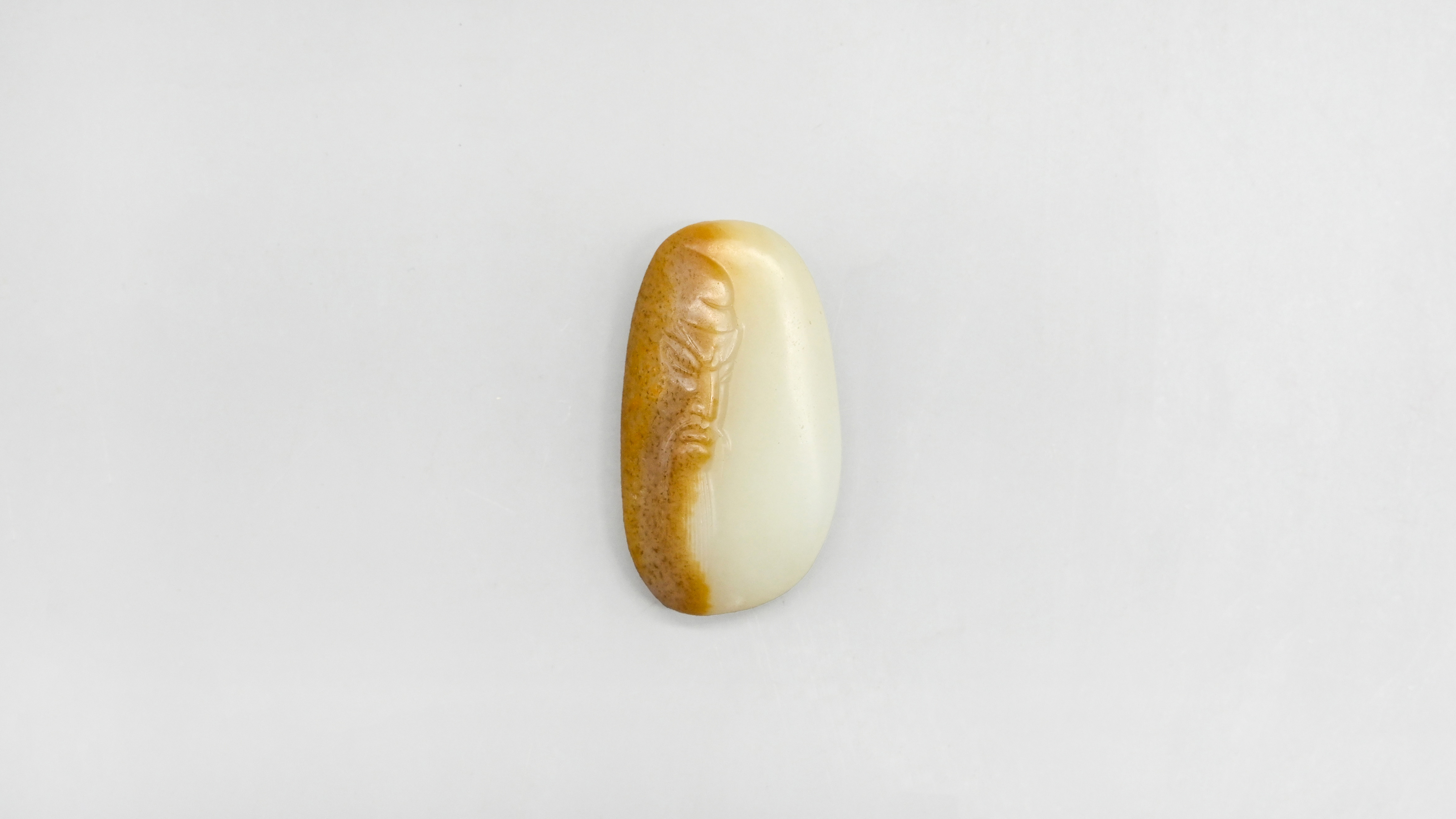 0715-和田白玉籽料带皮关公像挂件-石海萍.jpg